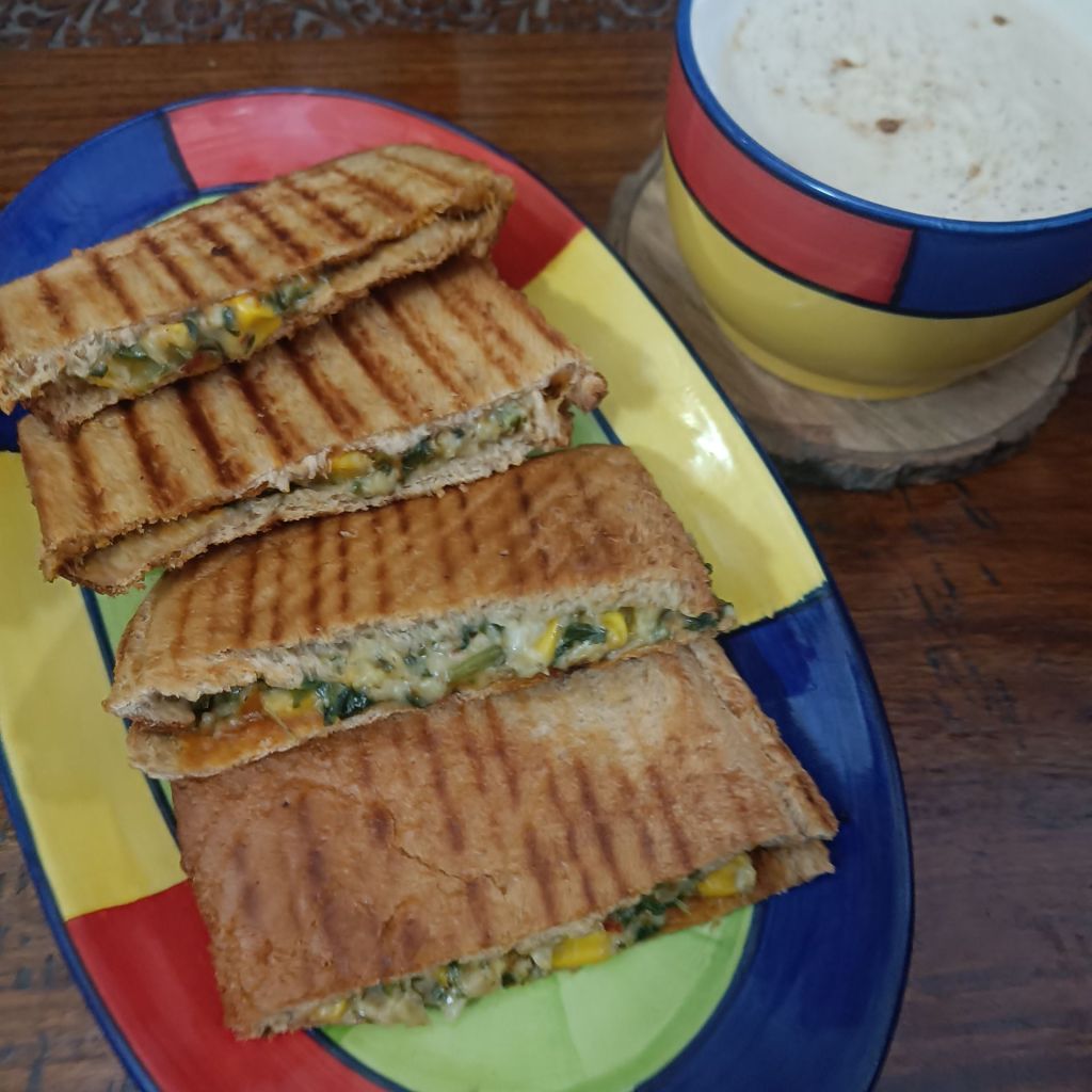 Spinach & Corn&nbsp;Sandwich